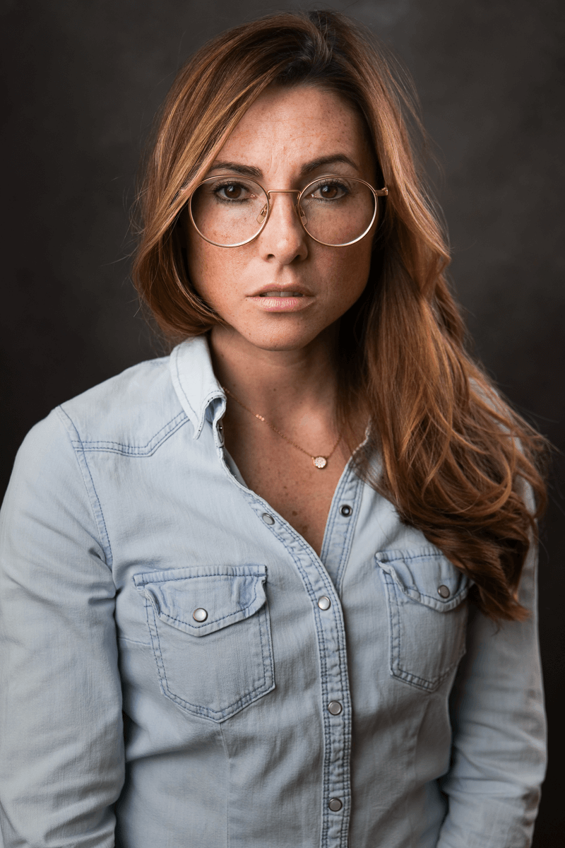 Frau mit Brille